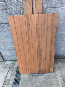 Side gate