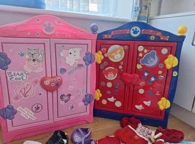 Build a bear wardrobe and 2 bears