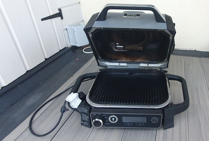 Ninja barbeque & smoker