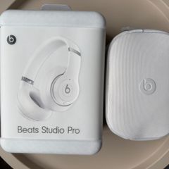Beats Studio Pro (Matte White)