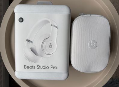 Beats Studio Pro (Matte White)