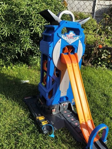 Hotwheels Mega Garage