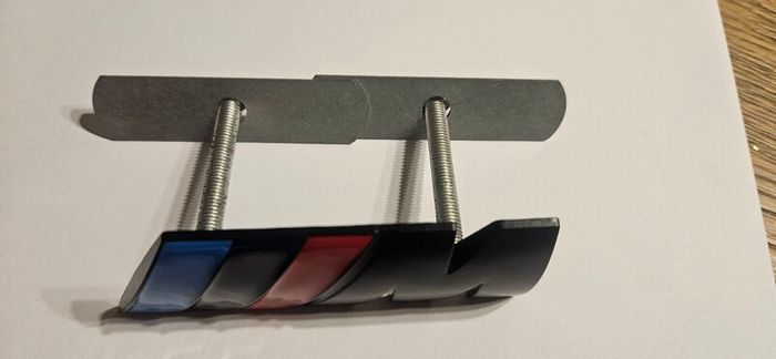 BMW M Power Black metal  Car Front Grille Badge Emblems Stickers for BMW M M3 M4 M5 X5 X6 E46 E39 E90 E60 E36 F30 F10 E34 X5 E53 E30 F20 E92 E87