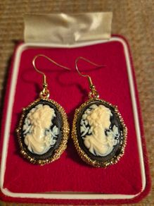 Vintage Cameo Earrings
