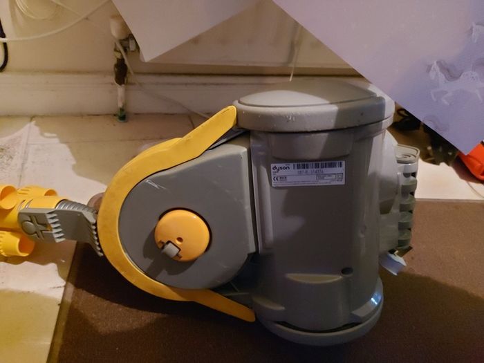 DYSON DC05, for parts or repair, not powering on