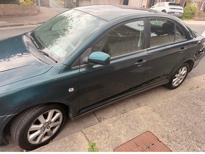 2004 Toyota Avensis