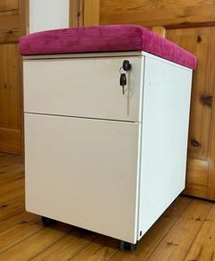 Steel Pedestals with Cushion Tops