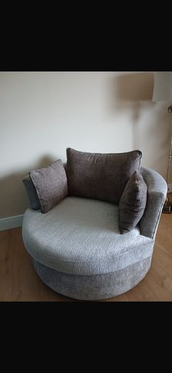Swivel armchair