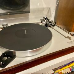 Hifi Gold Legendary Luxman PD264 from the Japanese Golden era 1970s Direct Drive Turntable Auto lift brushed aluminium Top plate
