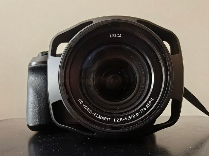 Panasonic FZ 2000
