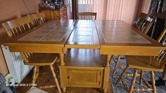 Solid oak extendable table