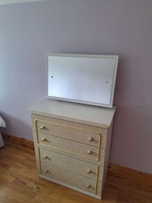 Chest of drawers