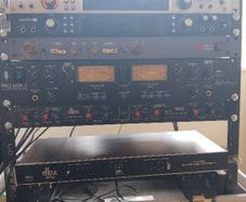DBX 166 Stereo Compressor