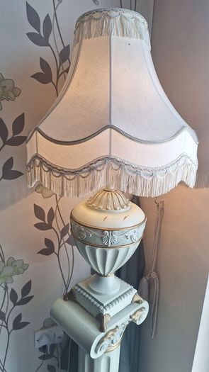 lamp with pedestal