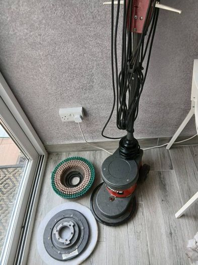 Floor buffer