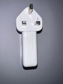 USB-C Apple Power Adapter 140w