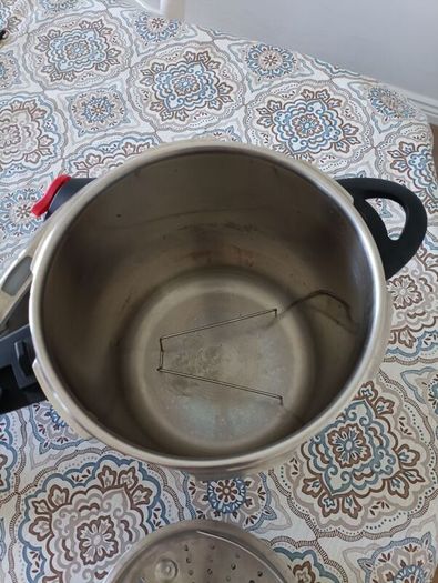 Pressure cooker 9L like new