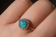 585 14ct gold created opal ring size L