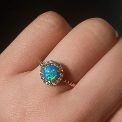585 14ct gold created opal ring size L