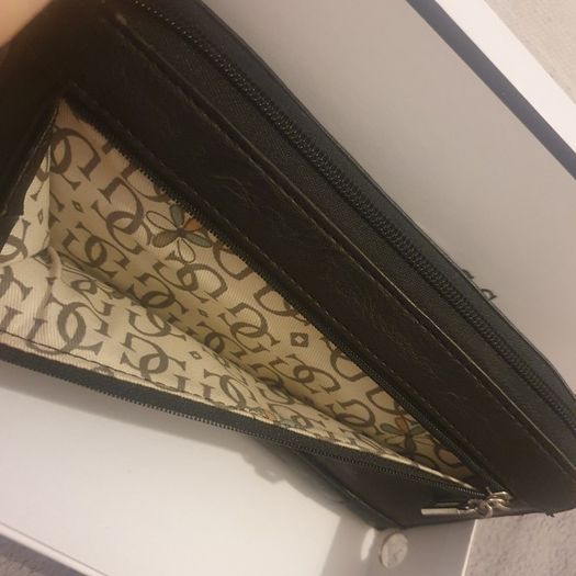 GUESS Wallet/Purse ..  Large Genuine GUESS Leather Wallet  Boxed .. Colour: Black .. Price Drop