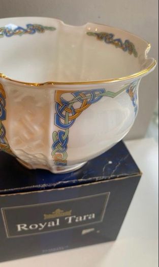 Royal Tara  gorgeous planter rare find commentating the millennium 2000.