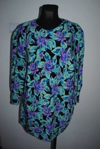 Floral long sleeve Plus size top size UK24 EU52 Postage included