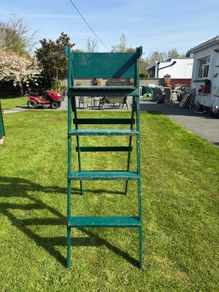 Umpires chair