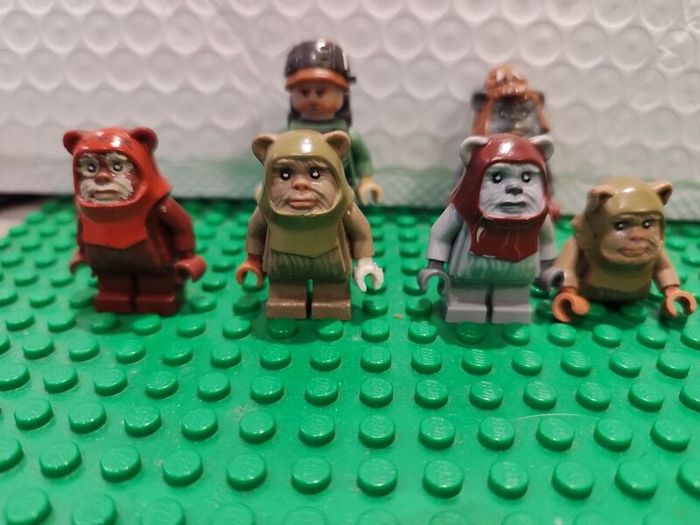 Lego Star Wars Minifigure 10236 Ewok Figures Ewoks Rebel Fighter and Rare Princess Leia and Teebo