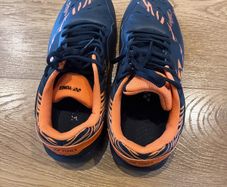 Yonex court badminton shoes size UK 5