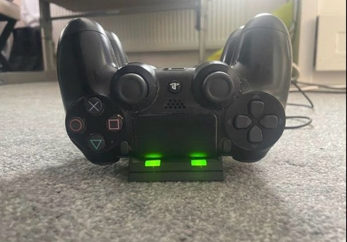 PS4 Slim 1TB Boxed Bundle + 2 Controllers | Low Firmware 10.71 (Jailbreakable)