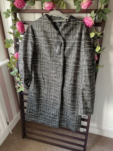 coat Bnwt peruzzi coat size 38 herringbone print.   Italian brand choice boutiques