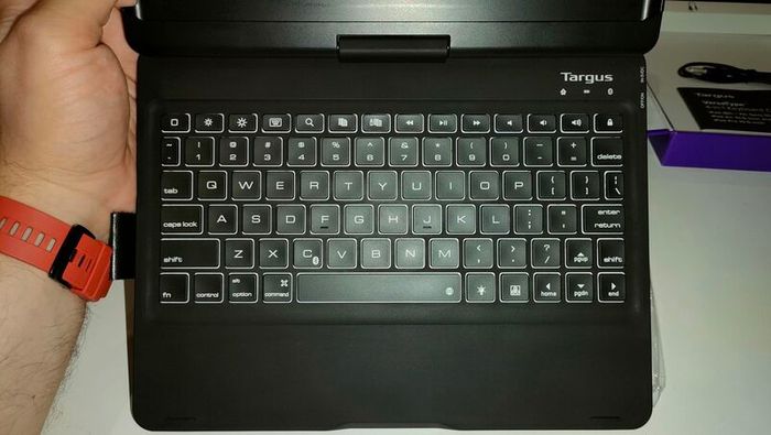 Targus Versatype 4-in-1 Keyboard Case for iPad 8th/7th gen 10.2 inch also fits iPad Air 10.5 inch and iPad Pro 10.5 inch - Used, in very good condition.