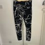 sports bottoms Dkny rise 7/8 length black etched whit floral print Image 2