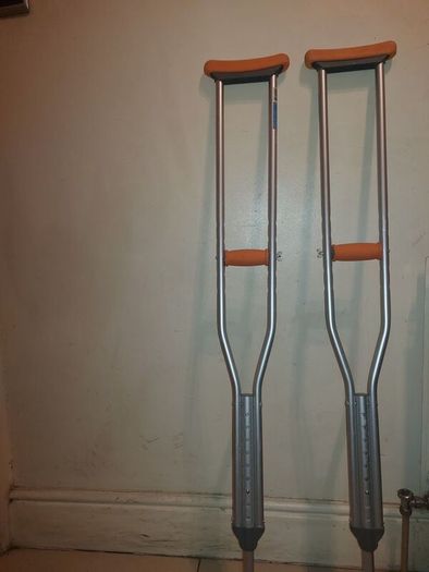 Adjustable Underarm Crutches (Pair)