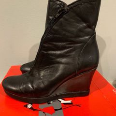 Black wedge boots