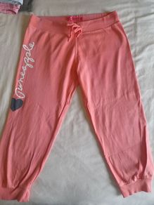 ladies 3/4 lenght shorts size medium