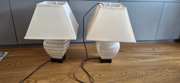 2 Bedside lamps