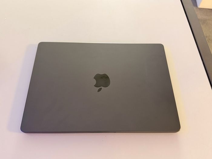 MacBook Pro M5 14-inch 1TB SSD and 16GB Memory