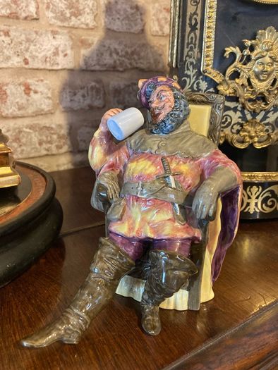 Royal  Doulton figurine "The Foaming quart"
