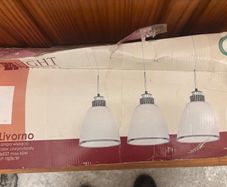 light fitting three hanging shades