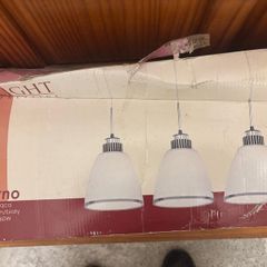 light fitting three hanging shades