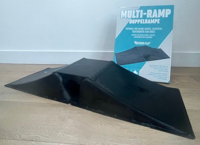 Skate/scooter ramp