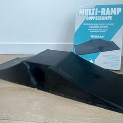 Skate/scooter ramp