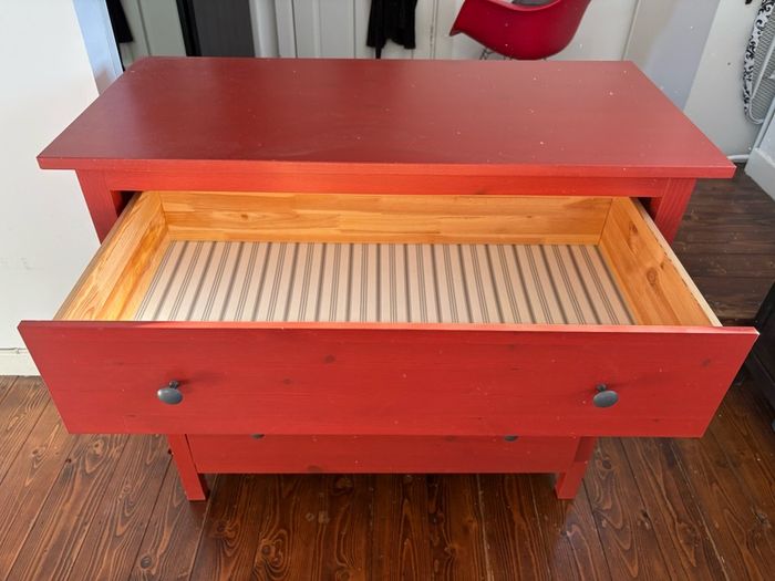 Chest of drawers