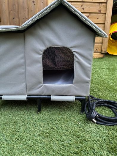 Outdoor heated cat house