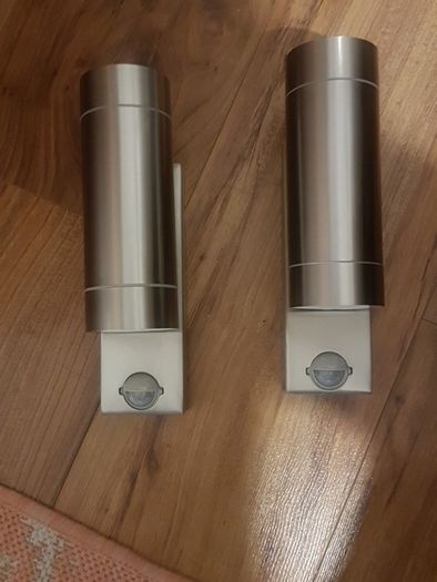Light pir sensor 25 euro each(including bulbs) 2 available