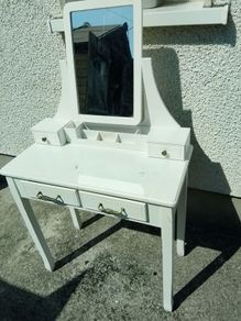 dressing table