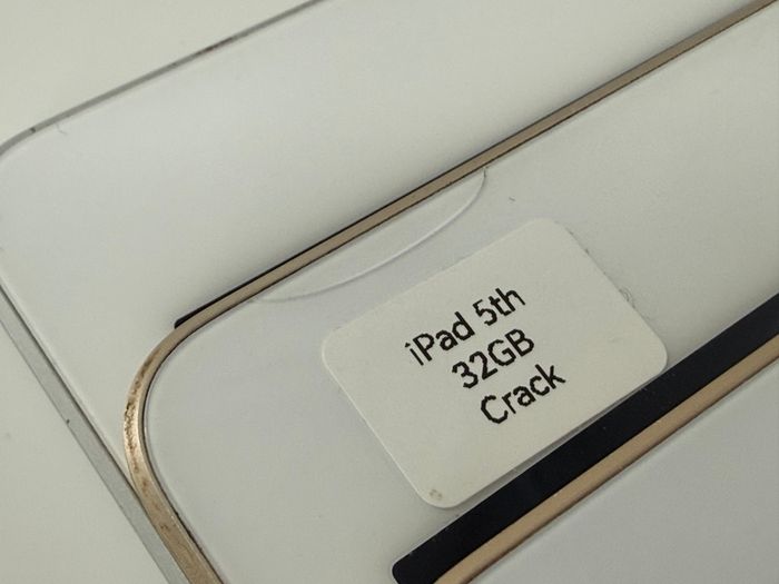 iPad 5th 32GB 9.7"