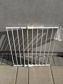 Baby safety gate