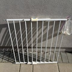 Baby safety gate